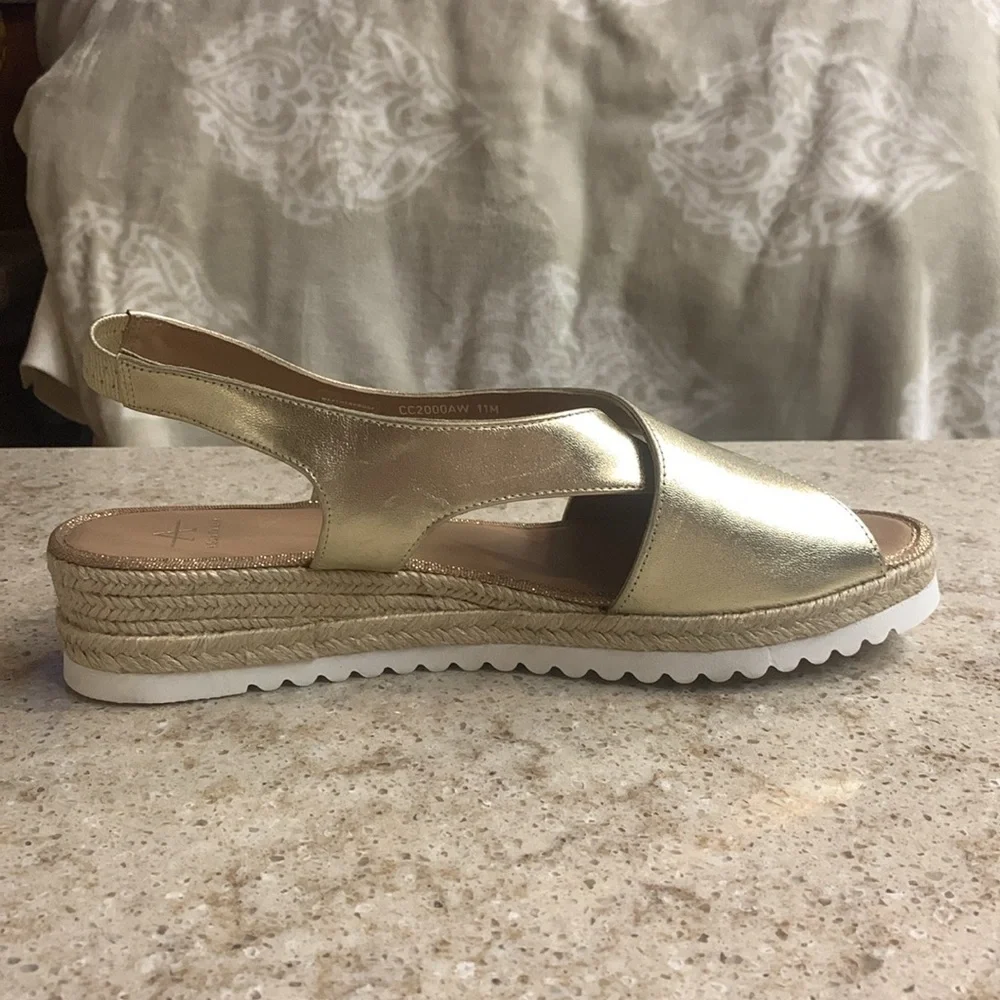 Aquatalia nwot adelina